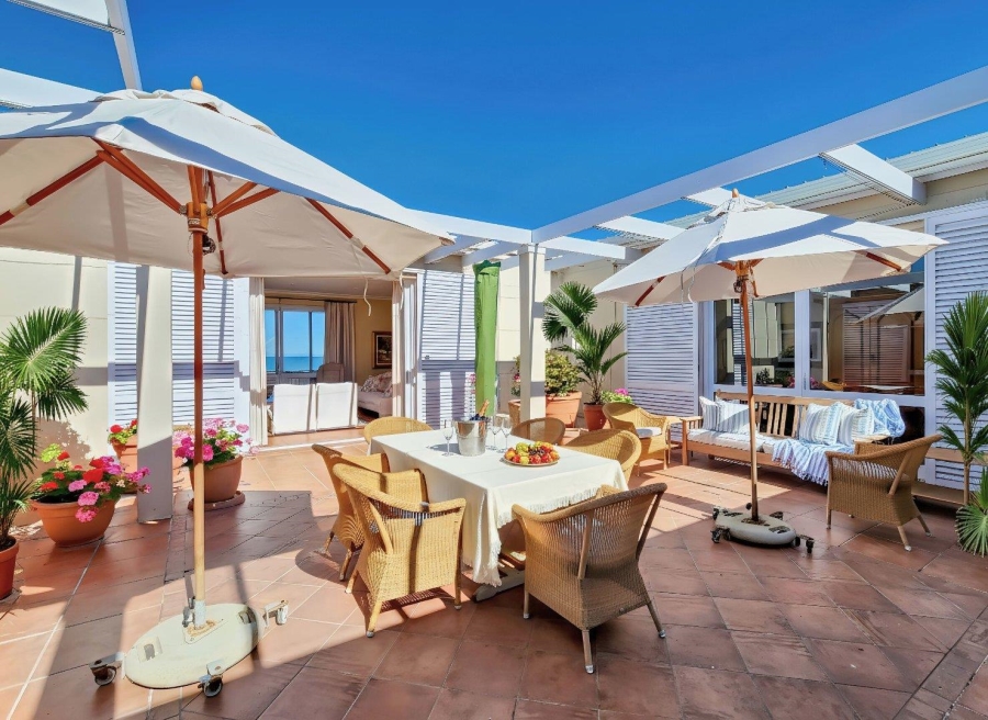 6 Bedroom Property for Sale in Bloubergstrand Western Cape